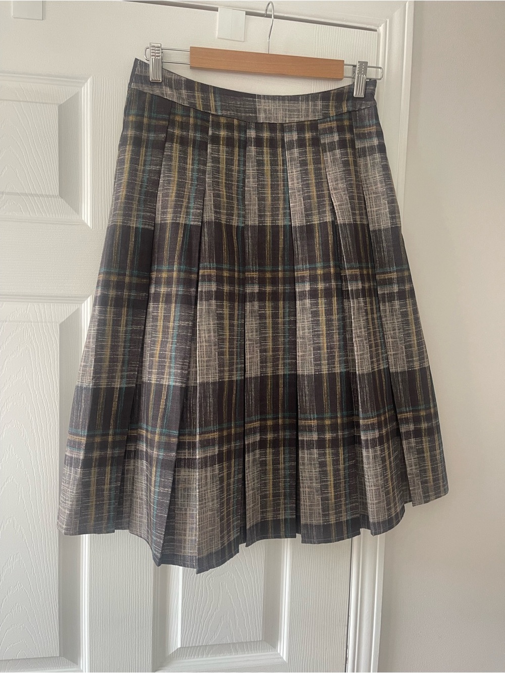 Pleated Plaid Midi Skirt in Gray and Black